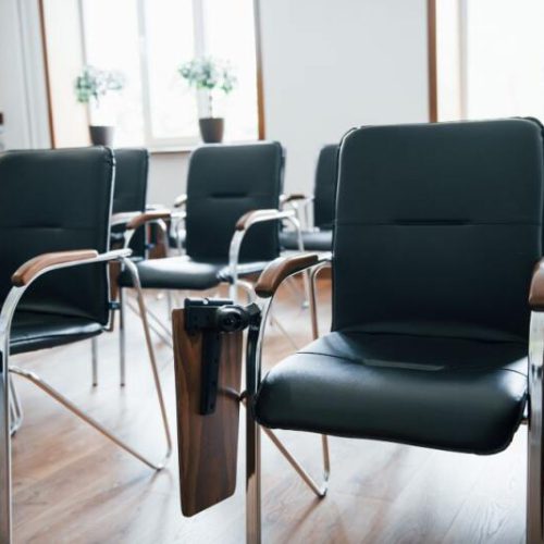 Krzesła konferencyjne – jakie wybrać?